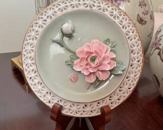 Chinese floral relief plate with pierced border 6"