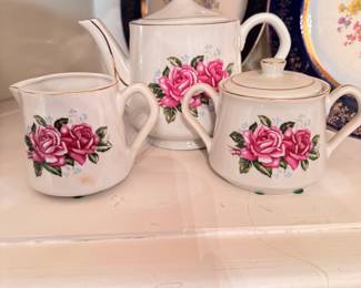 Vintage FTD 1979 personal teapot, sugar and creamer with pink roses