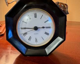 Luminarc (France) battery-operated glass desk clock 4"W