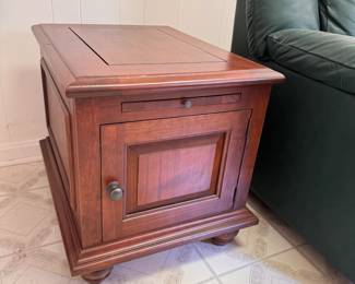 Side table with pull-out shelf and lower storage, pad feet, nice condition, minor scratches 21"H x 19"W x 25"L (This item is heavy & downstairs)