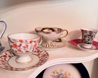Small grouping of teacups and saucers, floral, cherubs & Royal Sealy