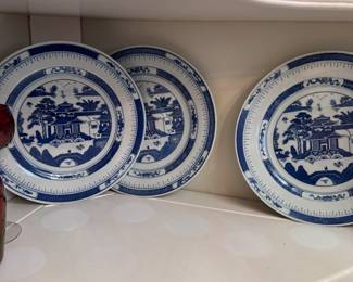 Blue and white pagoda dinner plates 