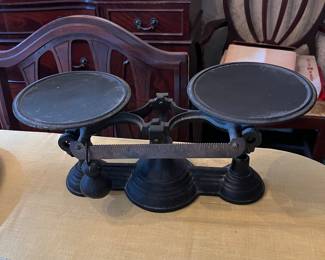 ANTIQUE SCALE