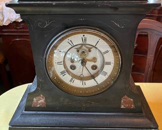 ANTIQUE MANTLE CLOCK