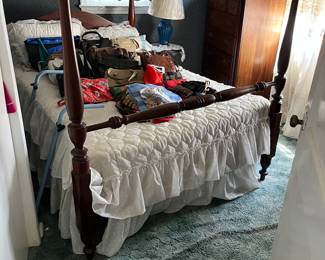 VINTAGE FOUR POST BED