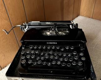 Corona Type writer (another is available -unsure make)