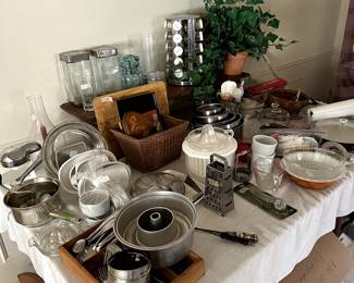 Bakeware/ Revere Copper pot set