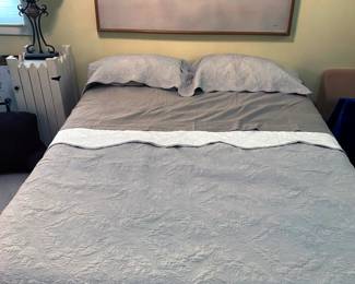 Like New Full Size bed