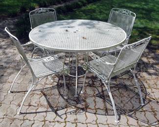 Nice Iron Patio Table & Chairs