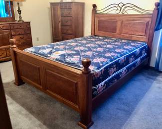 Vaughan Bedroom Furniture Set, Like New Condition. Beautiful Sturdy Wood. This set sells for over $3000 used but we are only asking $900 for the set.
Queen Headboard on Bed measures 63 inches Wide by 55 inches Tall. Queen Mattress.
Side Rails are 81 inches Long.
Footboard measures 63 inches Wide by 31 inches Tall.
Dresser measures 58 inches Wide by 18 inches Deep by 37 inches Tall.
Armoire Chest measures 38 inches Wide by 18 inches Deep by 57 inches Tall.
Nightstand measures 26 inches Wide by 16 inches Deep by 25 inches Tall. Set $900.
