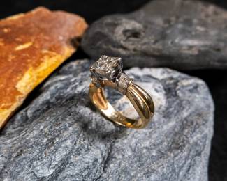 14kt gold diamond ring with over 1ct of real diamonds. Makers mark "LID" with an total approx. weight of 7.34 grams. Size 7.5.