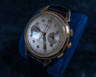 Telda Swiss chronograph watch, circa 1960s. Cal. Venus 188, 38mm jumbo crab case. 38mm diameter of the case without pushers and crown. 48mm from lug to lug. 12mm thickness with the glass. 18mm lug width. Mechanical movement, manual winding and in working order with new strap. Shows signs of age and wear, see photos.