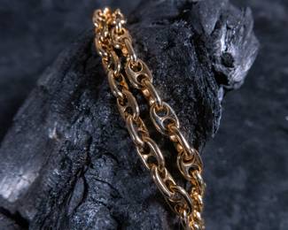 A stunning solid 18kt gold chain in original box. Total approx. weight is 88.81 grams and measures 24''.