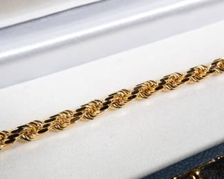 A stunning solid 18kt gold bracelet in original box. Total approx. weight is 26.57 grams and measures 9''.
