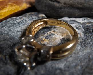 14kt gold diamond ring with over 1ct of real diamonds. Makers mark "LID" with an total approx. weight of 7.34 grams. Size 7.5.