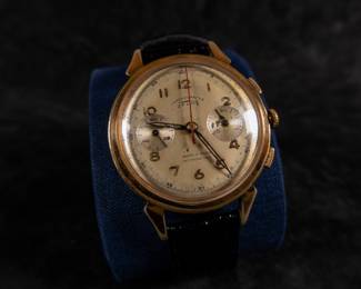Telda Swiss chronograph watch, circa 1960s. Cal. Venus 188, 38mm jumbo crab case. 38mm diameter of the case without pushers and crown. 48mm from lug to lug. 12mm thickness with the glass. 18mm lug width. Mechanical movement, manual winding and in working order with new strap. Shows signs of age and wear, see photos.