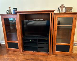 	#42	Thomasville 3 piece cabinet set 92x26x56	 $150.00 				