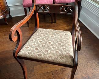 	#93	Antique dining table with 2 leaves 64-94x44x30	  6 chairs $100.00 