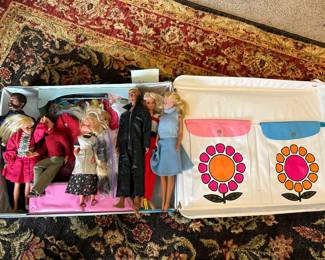 	#53	Vintage Barbie case with dolls and clothes	 $50.00 				