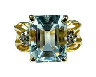 14kt Yellow Gold Aquamarine and Diamond Ring