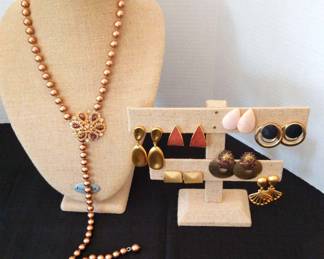 Elegant Rhinestone Pearl Necklace