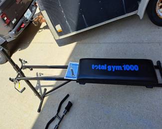 Exercise equipment. Total gym 1000