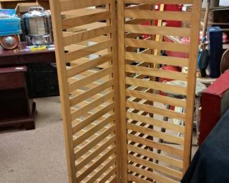 Spinning store wood displayer