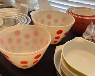 Look.!! Polkadot Pyrex!