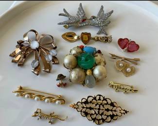 Lot 4353 Vintage Brooch Pin Lot