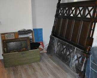 Middle Bedroom Overview