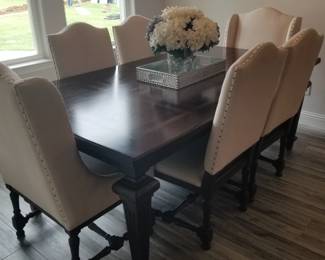 Beautiful dining table with 2 captain chairs and 4 side chairs.
Like new condition. Made by Continental Furniture Co.  