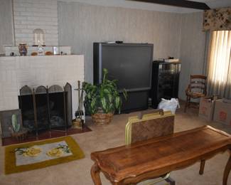 UPSTAIRS-Family Room Overview
