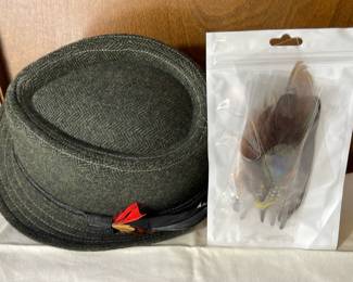 DORFMAN HAT With Hat Feathers