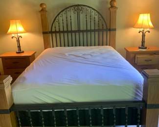 Kincaid Furniture Co. queen size bed. Headboard, footboard, mattress and box springs. 68 x 65 x 93. Matches lots 1029, 1031, 1036 and 1047