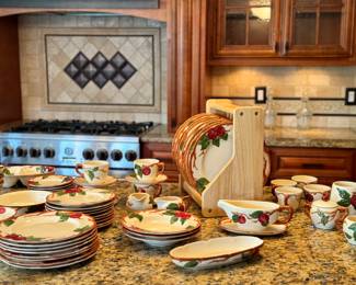 Franciscan china, "Apple", set of 8 plus many pieces