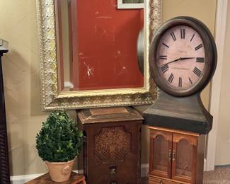 Decorative accessories, antique radio, mirror