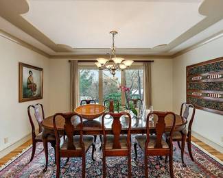 Traditional Dining Table w/Leafs/and 8 Matching Chairs in Excellent Condition. A large Persian Carpet. 