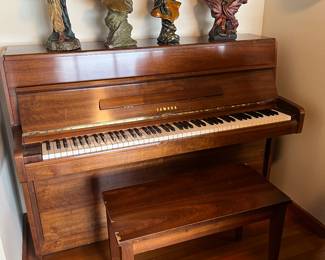 Yamaha parlor style piano in great condition
