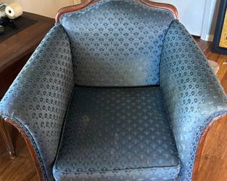 Upholstered accent chair