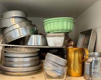 Tons of baking dishes 
