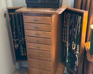 Jewelry storage 
