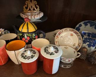 Ceramic tea pots and other items