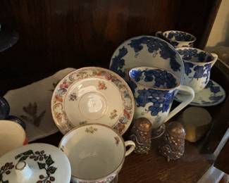 Ceramic tea pots and other items