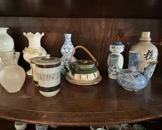 Ceramic tea pots and other items