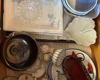 Assorted disheware