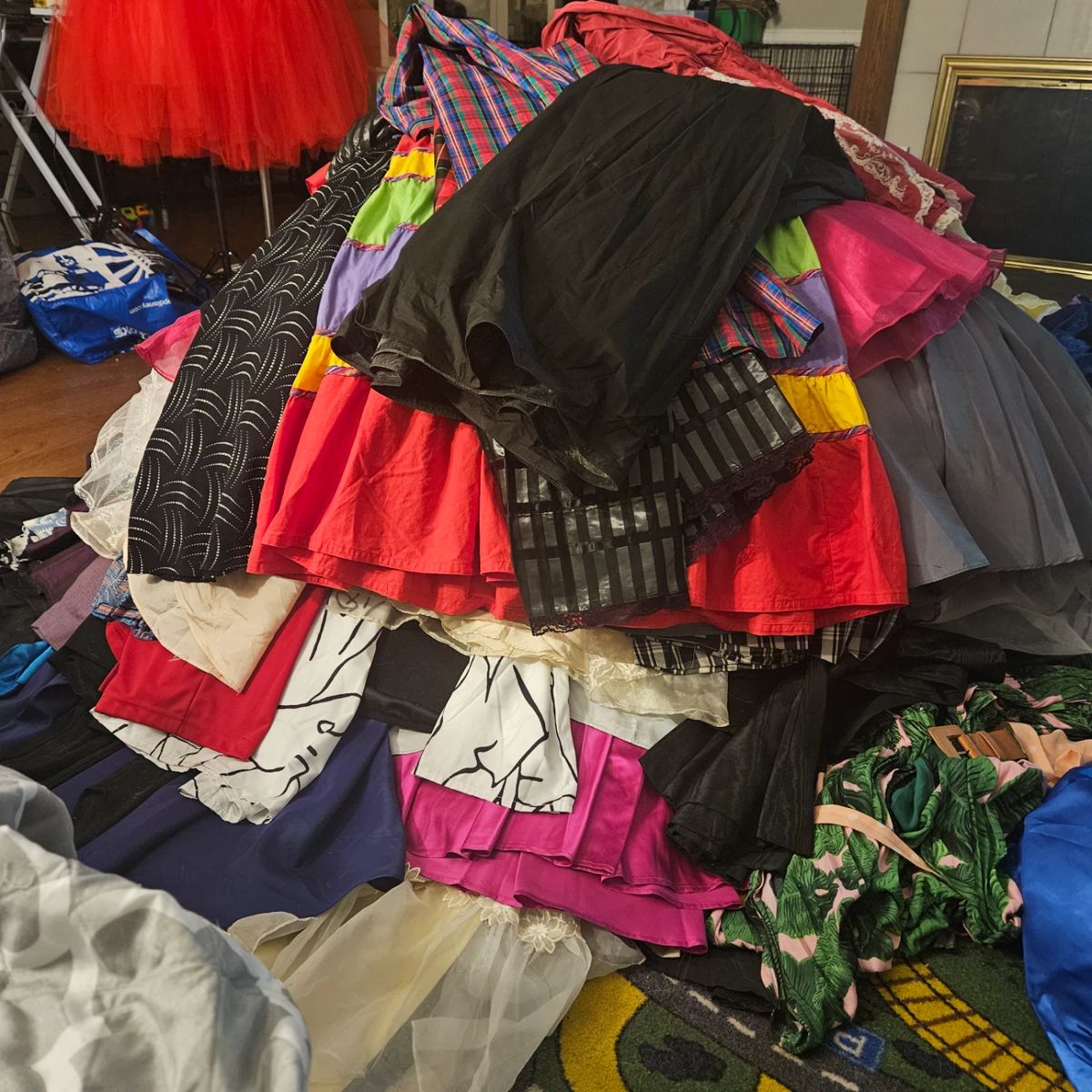 20-vintage-dress-sale-3-thousand-dresses-starts-on-5-10-2024