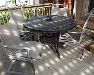 Patio Table w/4 chairs