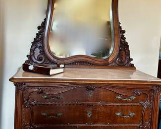 Here the chest with mirror.  