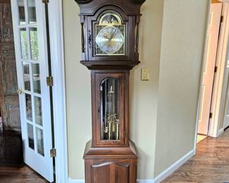King Arthur Clock Co. Grandfather Clock 76" Tall - Chimes - With Original Paperwork