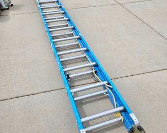 Blue Painter's Ladder - Extends to 21ft&nbsp;